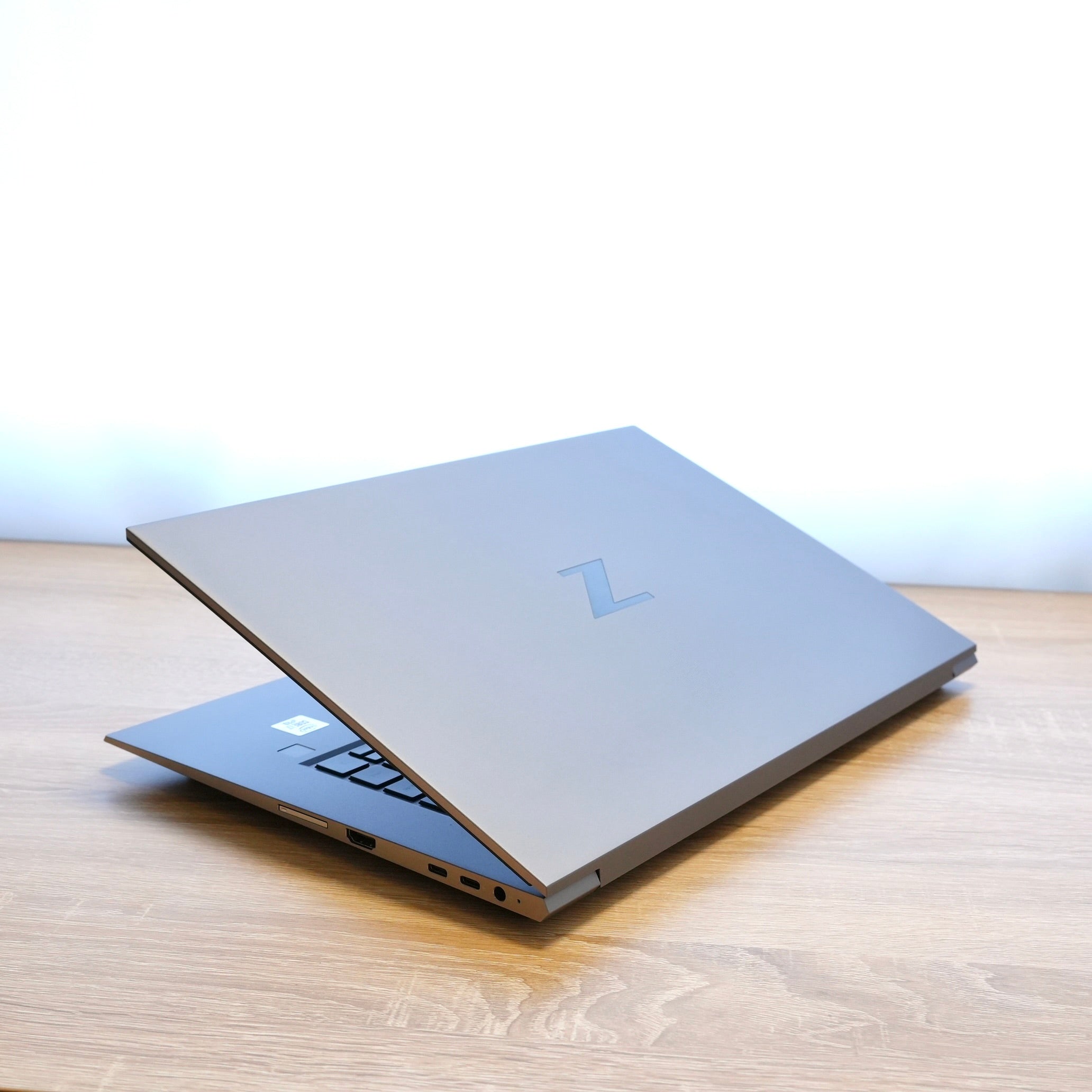 HP ZBook Studio G7 i7-10850H 32GB DDR4 1TB Nvme Quadro T2000