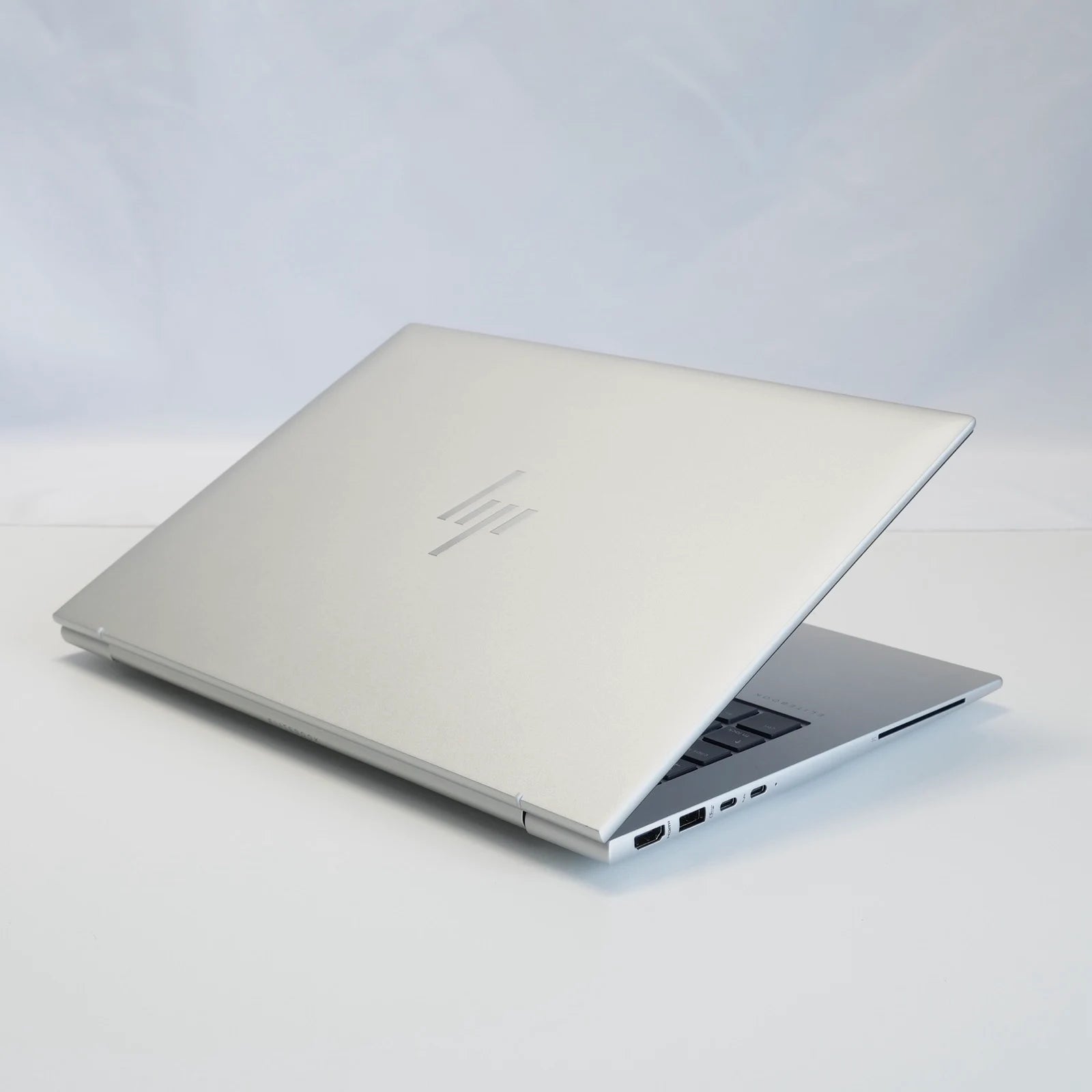 HP EliteBook 840 G11 14 Zoll Ultra 5 125U 32GB DDR5 512GB SSD HP Sure View 800 Nits Laptop Schweiz